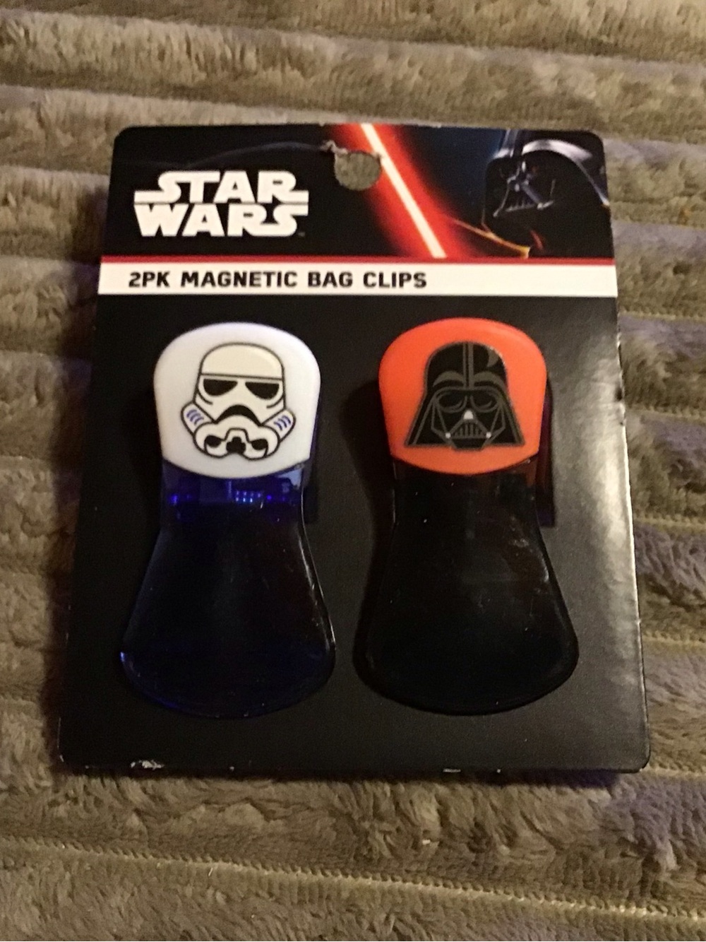 2 pack Star Wars magnetic clips.